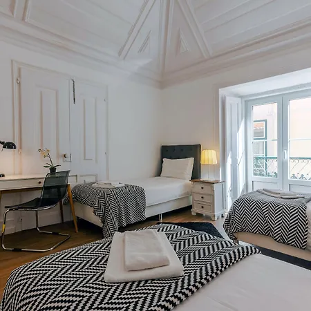 Апартаменты Bairro Alto Palace Special For Groups Up To 24 Guests Лиссабон
