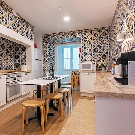 Апартаменты Bairro Alto Palace Special For Groups Up To 24 Guests Лиссабон
